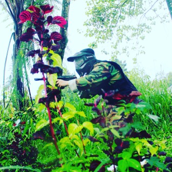 Tempat Paintball Puncak Bogor adalah destinasi ideal bagi Anda yang mencari petualangan seru dan aktivitas team building yang efektif. Terletak di kawasan Puncak yang sejuk dan asri, tempat ini menawarkan pengalaman bermain paintball yang tak hanya memacu adrenalin, tetapi juga menyajikan keindahan alam pegunungan yang menyejukkan mata.