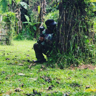 Tempat Paintball Puncak Bogor adalah destinasi ideal bagi Anda yang mencari petualangan seru dan aktivitas team building yang efektif. Terletak di kawasan Puncak yang sejuk dan asri, tempat ini menawarkan pengalaman bermain paintball yang tak hanya memacu adrenalin, tetapi juga menyajikan keindahan alam pegunungan yang menyejukkan mata.